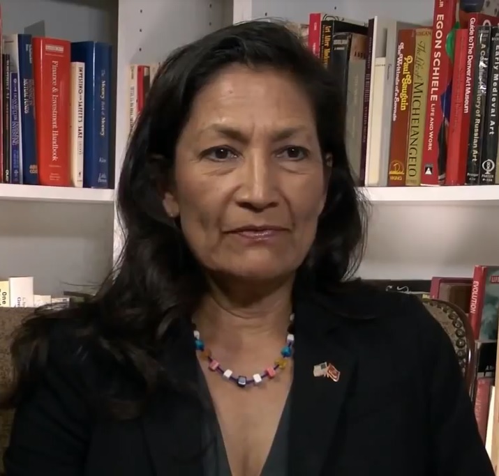 Deb Haaland, première amérindienne ministre de l’Intérieur aux Etats-Unis